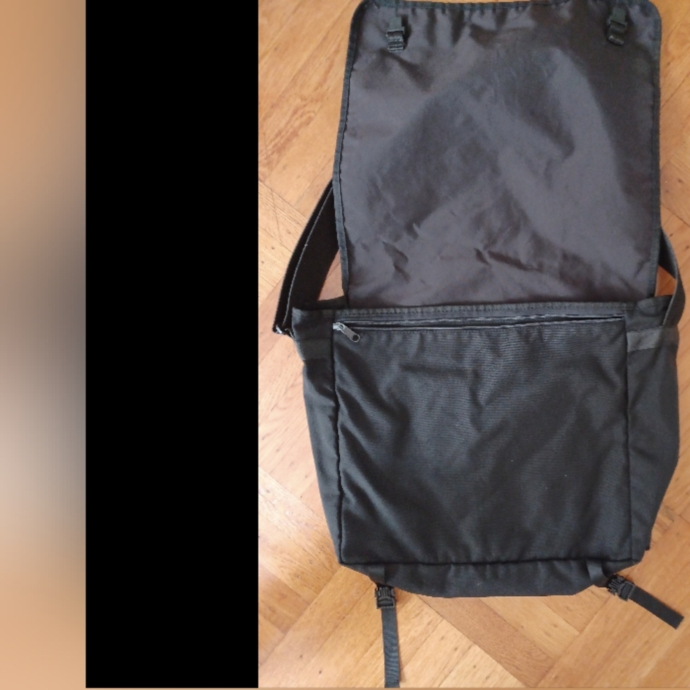 Manhattan Portage Black Messenger Bag - Picture 4 of 12